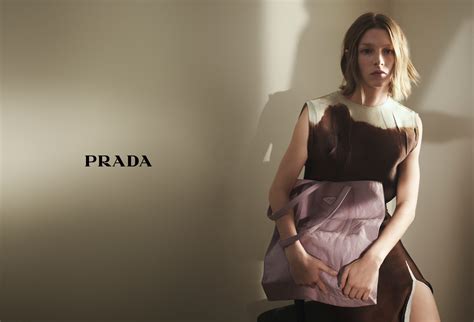 prada beauty spiegel|prada fashion designer.